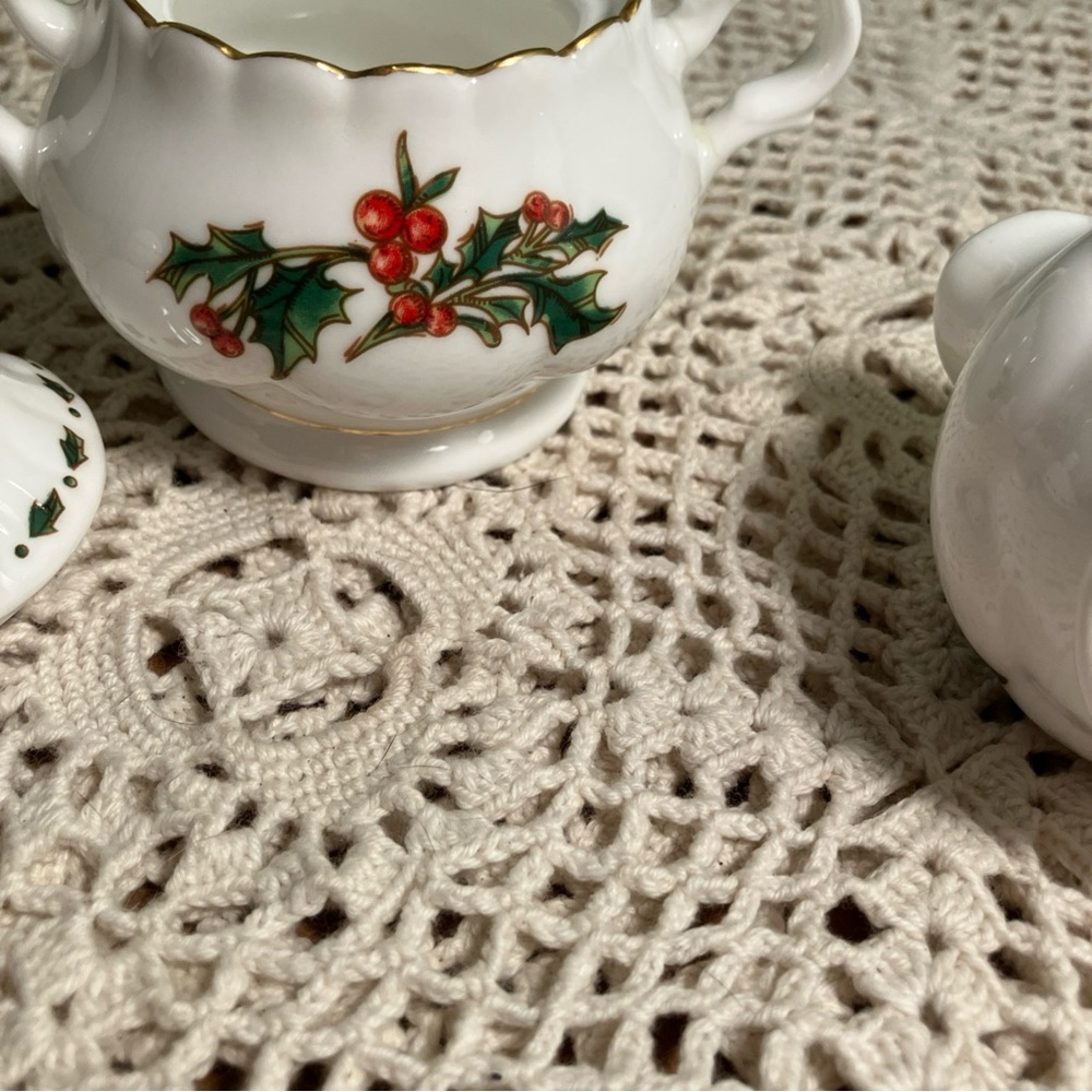 A Cup Of Christmas Cream & Sugar Set Waldman House Tom Hegg Hanson Bone China - Picture 7 of 11